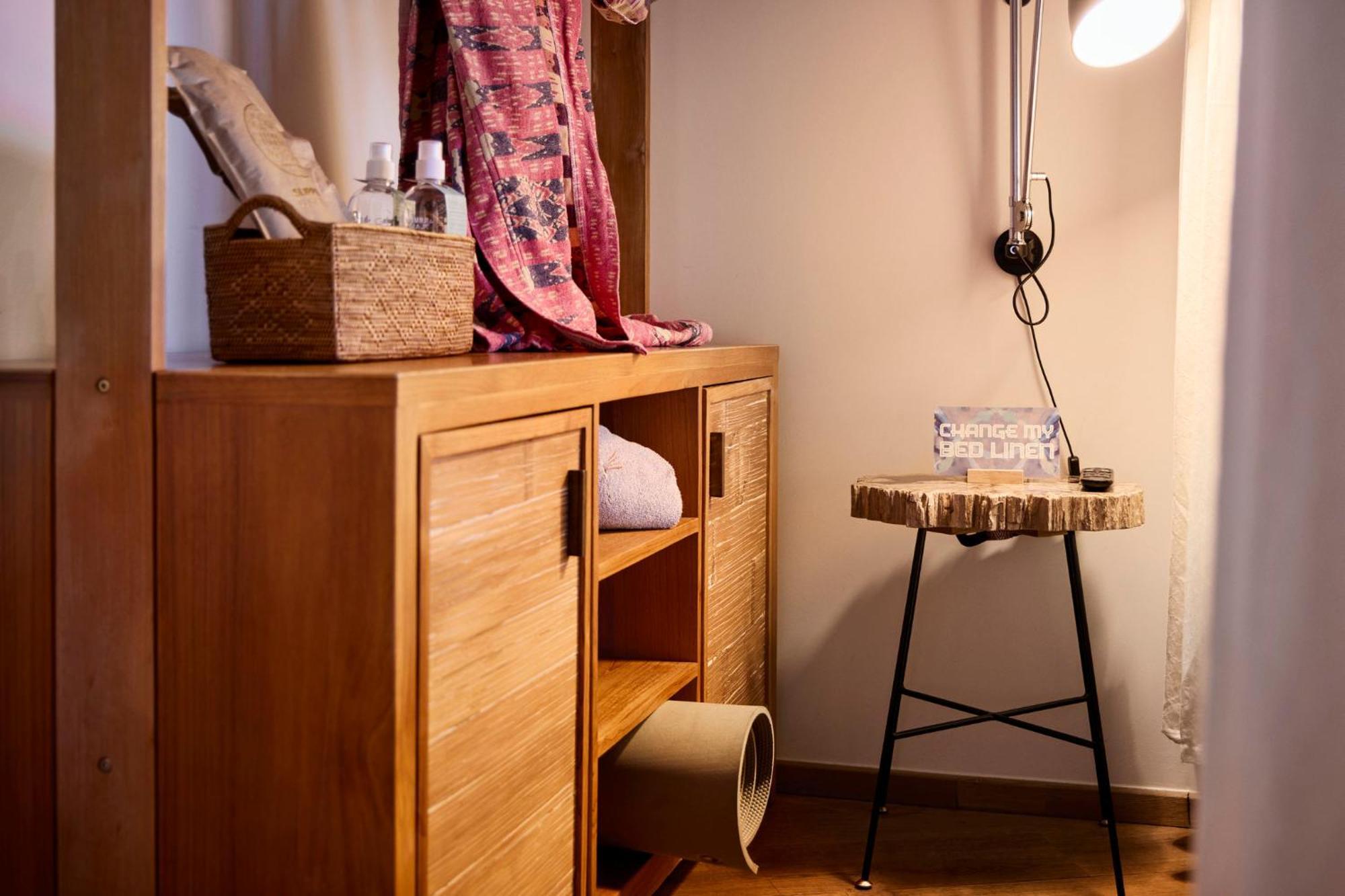 Manon Les Suites Guldsmeden Kodaň Exteriér fotografie A side table