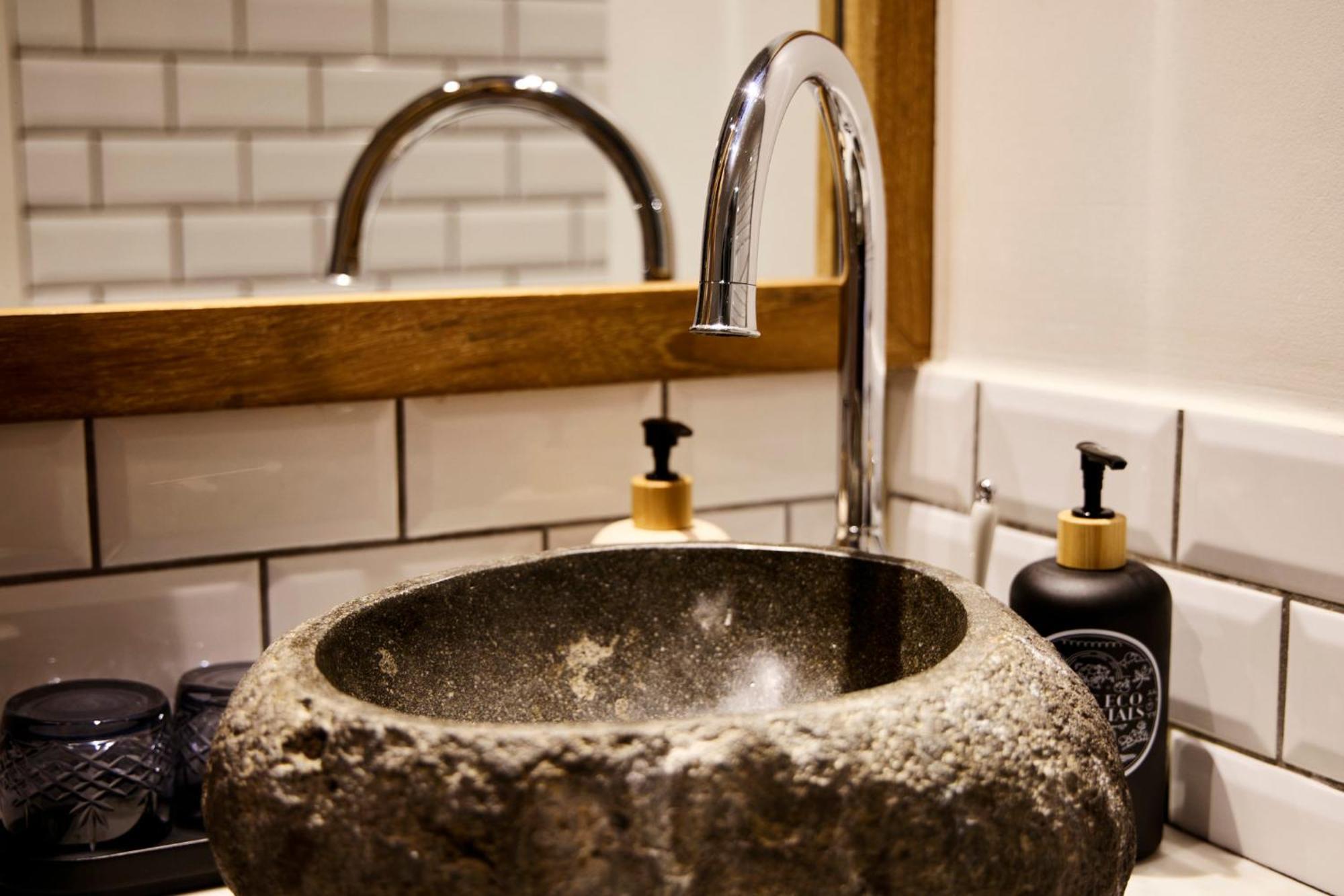 Manon Les Suites Guldsmeden Kodaň Exteriér fotografie A stone basin