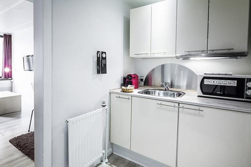 Manon Les Suites Guldsmeden Kodaň Exteriér fotografie A typical studio apartment kitchen
